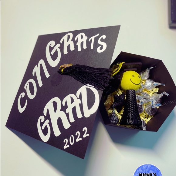 Custom Made Graduation Tiles and Caps - Picture 5 of 7